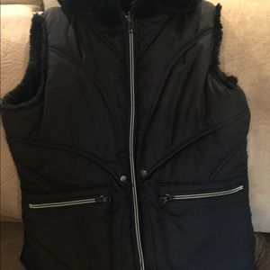 Black zip up jacket with two pockets and fur